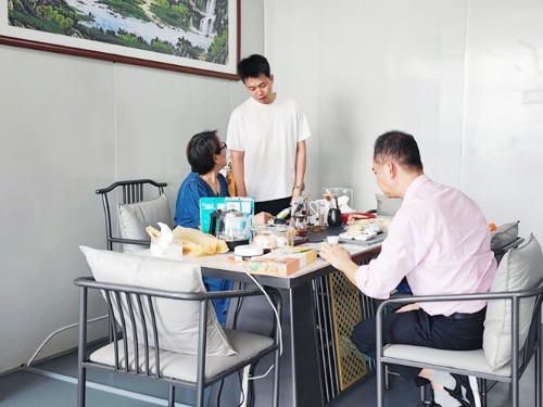 森林老爹坚果代工厂与高总洽谈坚果贴牌代工