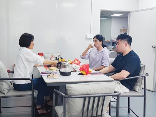 森林老爹坚果代工厂与徐总洽谈坚果代加工