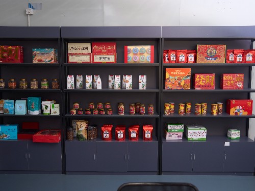 下实体店呈现两极分化态势-森林老爹坚果代工厂