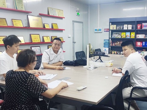 森林老爹坚果厂与吴总坚果代加工事宜进行深入治淡