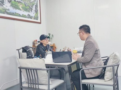 森林老爹坚果代工厂与深圳陈总洽谈坚果礼盒定制