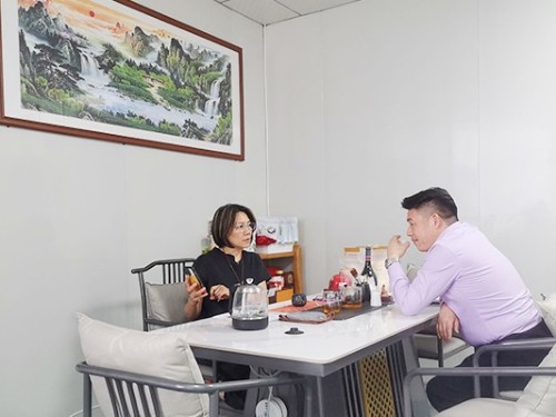 认准靠谱坚果工厂，陈总实地考察达成长期贴牌合作-森林老爹坚果代工厂
