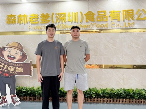 携手共创，礼遇未来：东莞赵总莅临森林老爹洽谈坚果礼盒定制