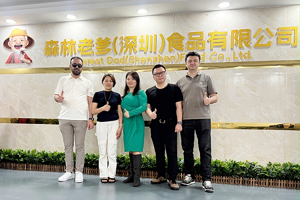 土耳其关总与森林老爹洽淡坚果定制
