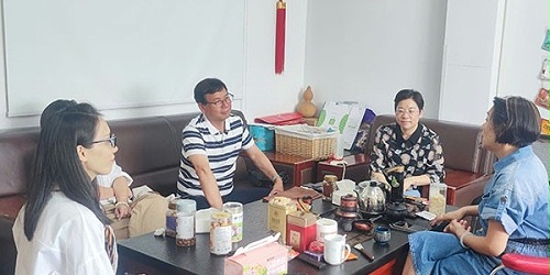 森林老爹坚果加工厂 跟深圳谢总一行人洽谈腰果代加工