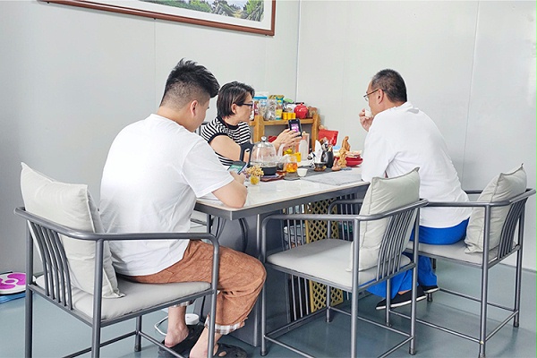 森林老爹坚果代工厂与深圳翁总洽淡坚果代工